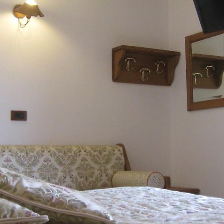 Hotel Villa Plinia ปราเจลาโต ภายนอก รูปภาพ