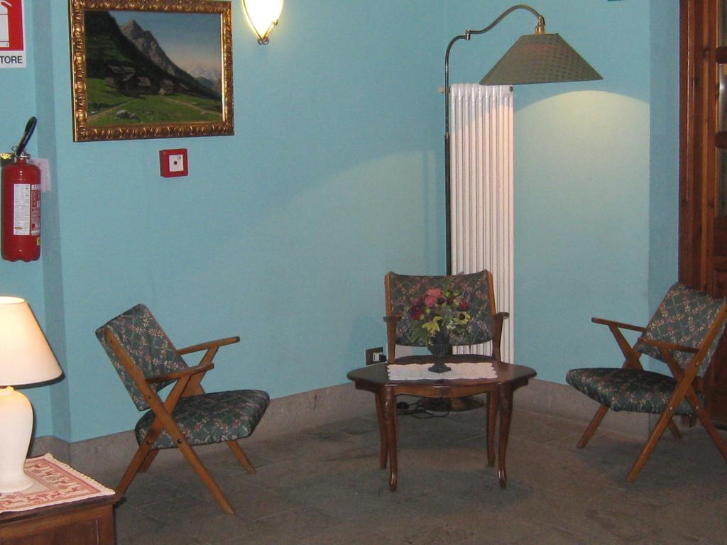 Hotel Villa Plinia ปราเจลาโต ภายนอก รูปภาพ