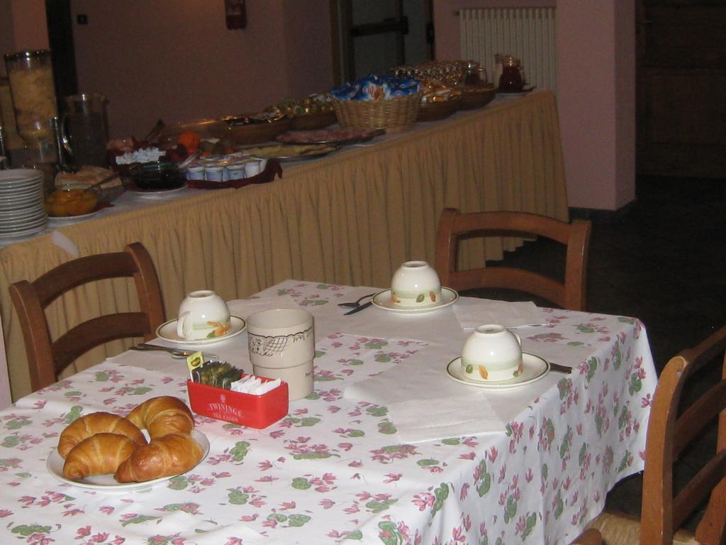 Hotel Villa Plinia ปราเจลาโต ภายนอก รูปภาพ