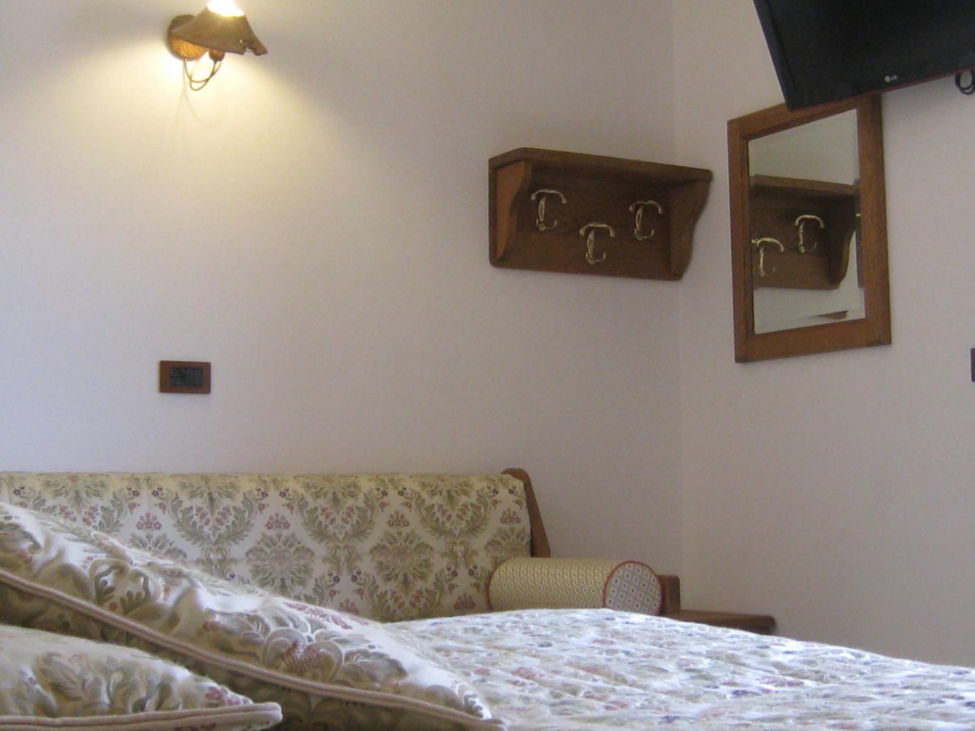 Hotel Villa Plinia ปราเจลาโต ภายนอก รูปภาพ