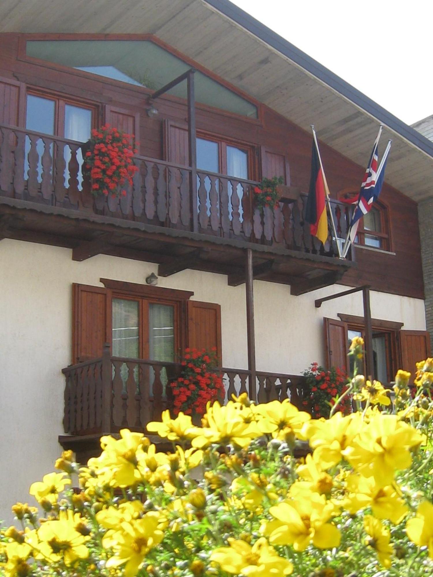 Hotel Villa Plinia ปราเจลาโต ภายนอก รูปภาพ