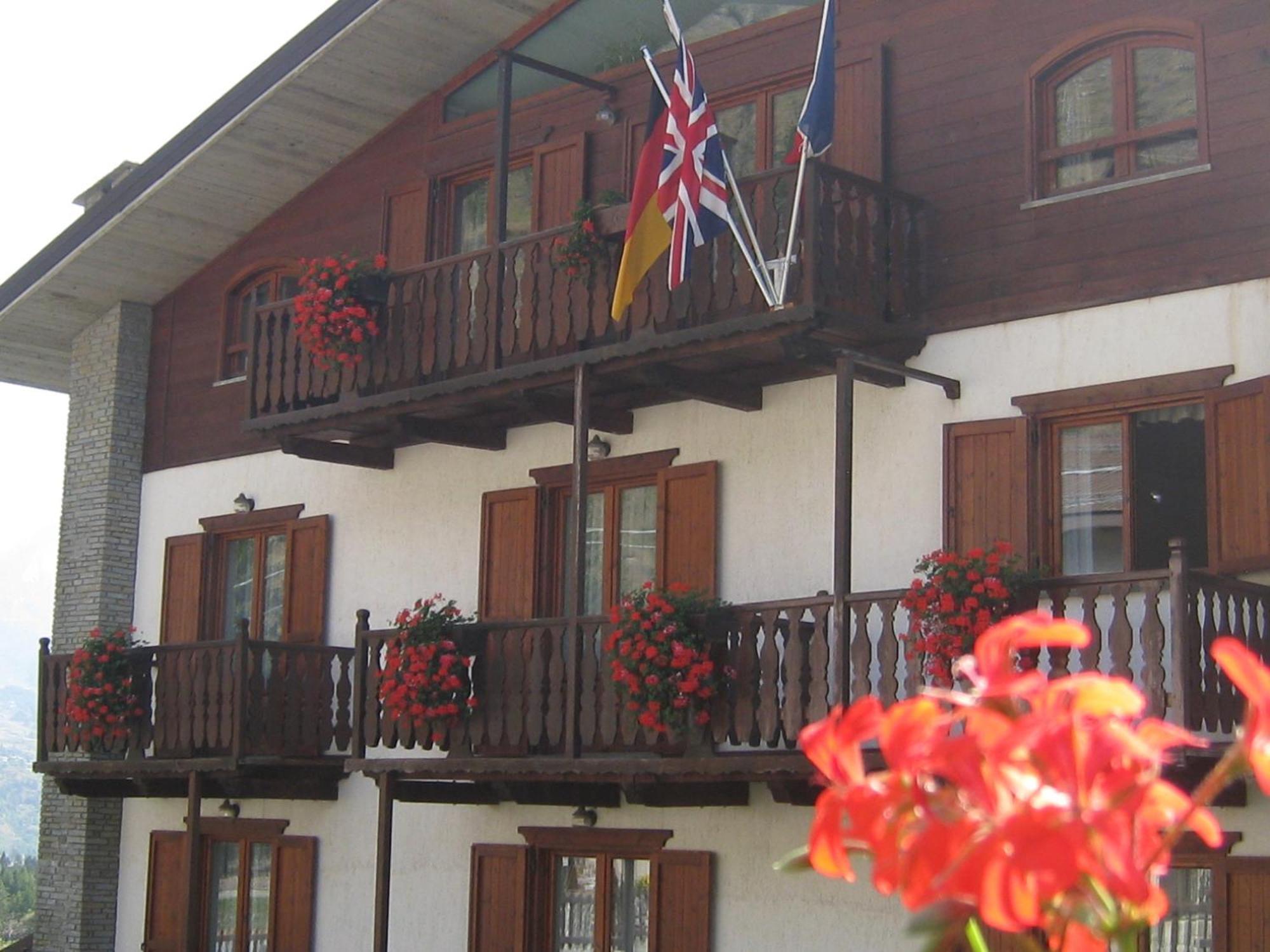 Hotel Villa Plinia ปราเจลาโต ภายนอก รูปภาพ