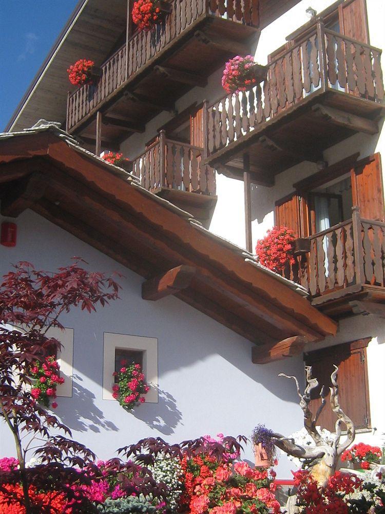 Hotel Villa Plinia ปราเจลาโต ภายนอก รูปภาพ